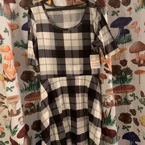 LuLaRoe- White and black Plaid Nicole, has pockets